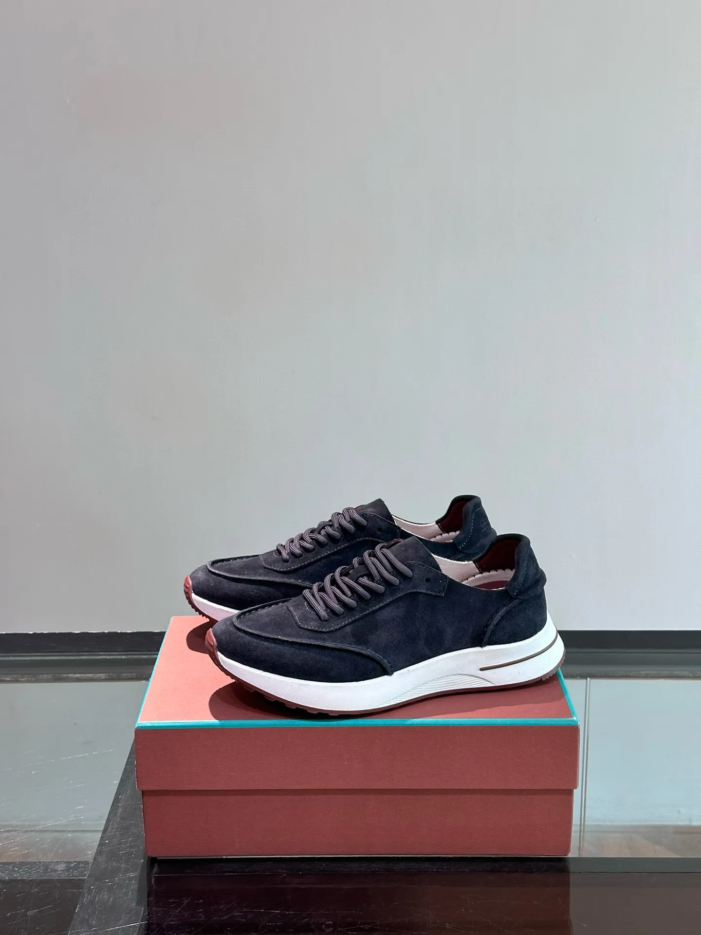 Factory price: 540💰Loro men's shoes💰iana niche Loro classic jogging shoes, men's lace-up casual shoes and sneakers, high-quality lightweight and comfortable fabrics, suitable for outdoor leisure, the color scheme is young and energetic, and it looks great with sportswear or casual suits! Size: 39-46 (customized sizes of 45 and 46 are non-refundable)